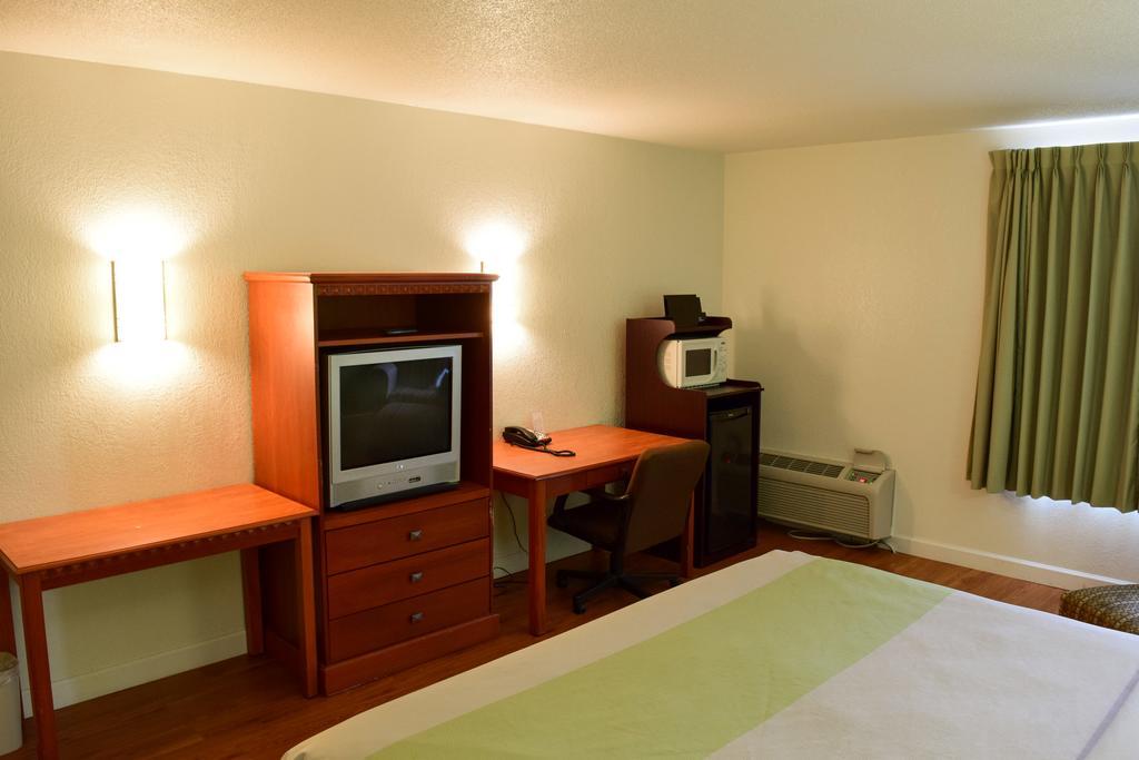 Hotel 6-springfield, Oh 2*