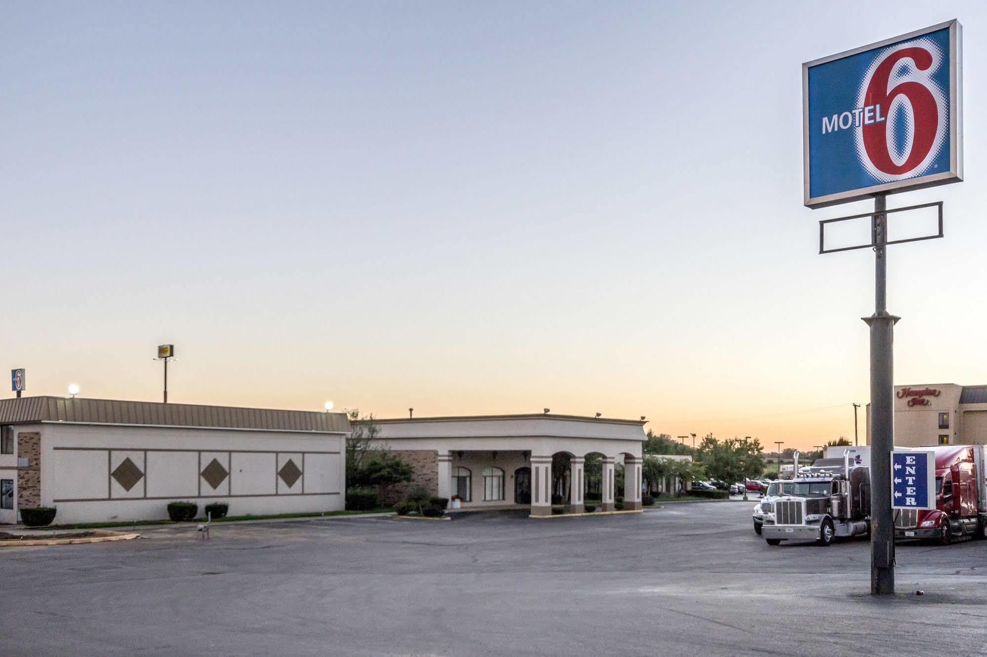 Hotel 6-springfield, Oh