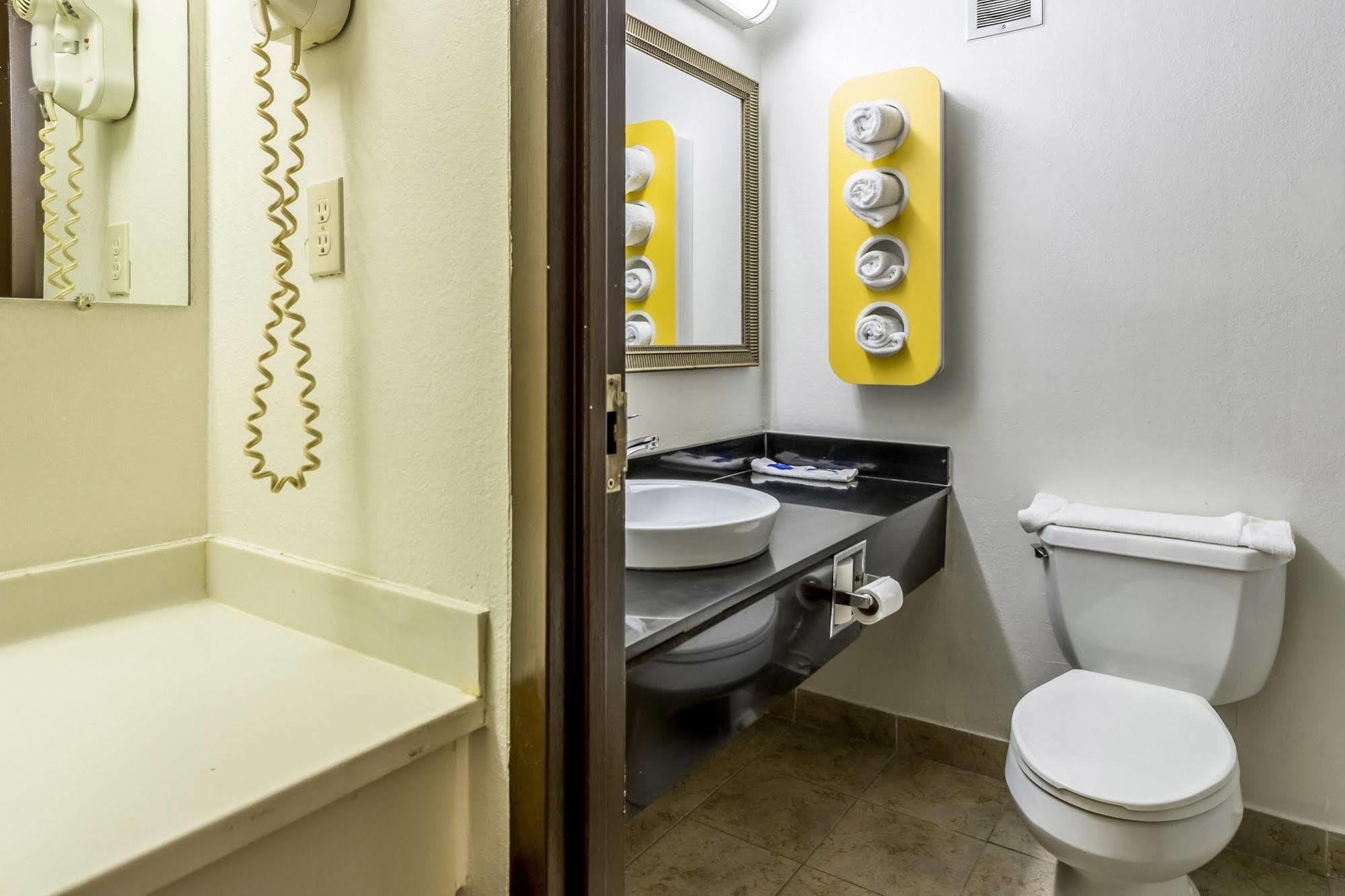 Hotel 6-springfield, Oh 2*